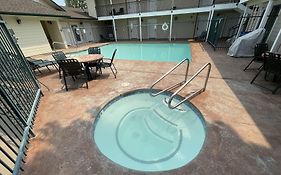 Best Western Cedar Inn & Suites